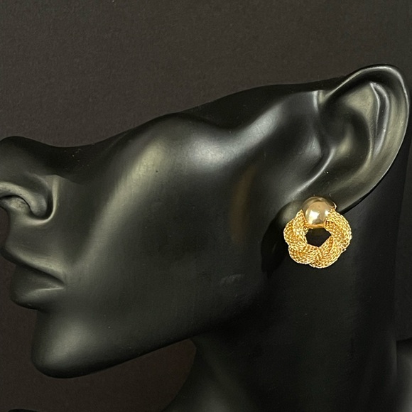 Cosette - Gold Twisted Weaving Dangle Earring. 2025 Trendy - Picture 8 of 8